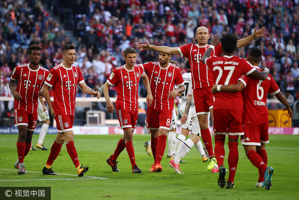  拜仁慕尼黑主场大胜，稳居德甲榜首位置  