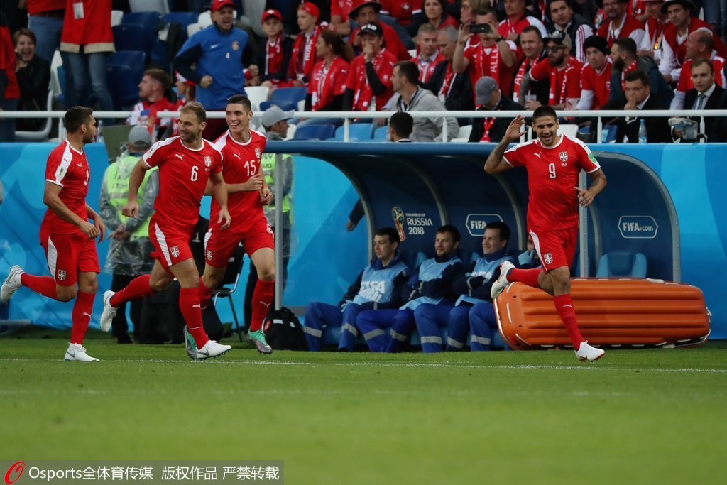  门兴格拉德巴赫主场气势如虹，球迷助威激发战力